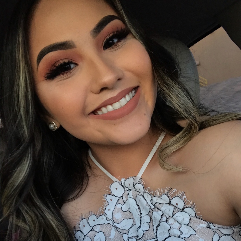 Meet your Posher, Lesly